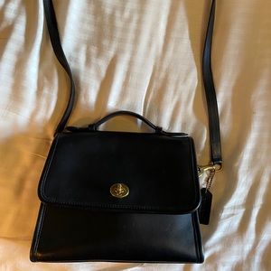 Beautiful Black Coach Court Bag